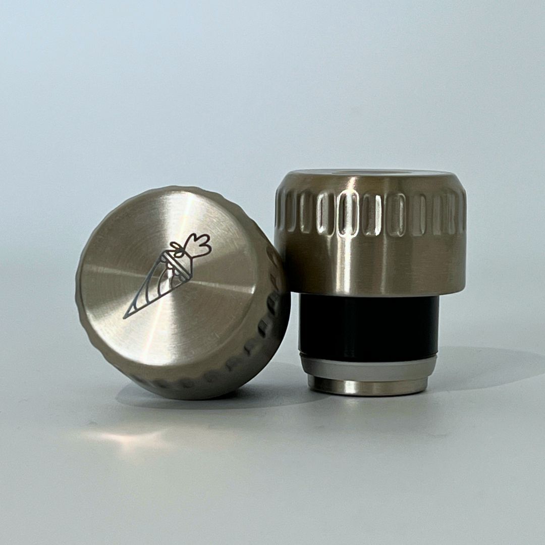 FLSK replacement lid with motif engraving